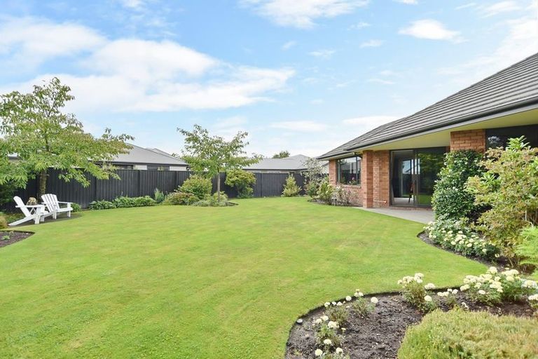 Photo of property in 6 Taunton Place, Rangiora, 7400