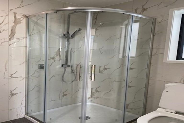 Photo of property in 20 Karoro Road, One Tree Point, 0118