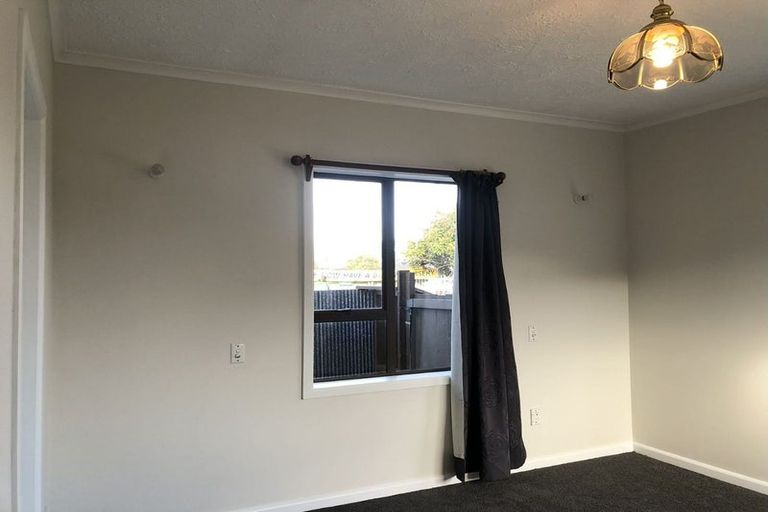 Photo of property in 126 Yaldhurst Road, Sockburn, Christchurch, 8042