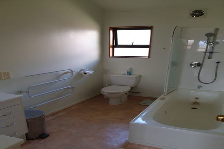 Photo of property in 38 Banyan Drive, Totara Heights, Auckland, 2105