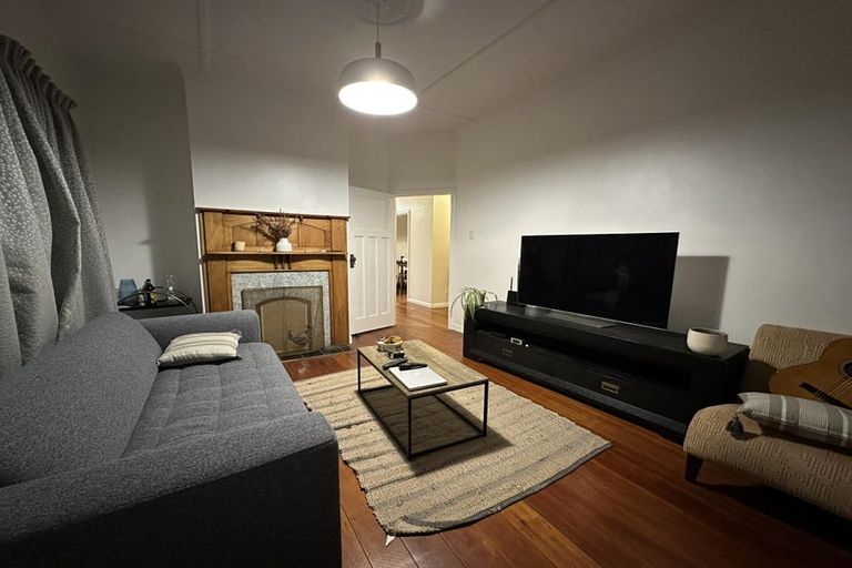 Photo of property in 90 Curtis Street, Northland, Wellington, 6012