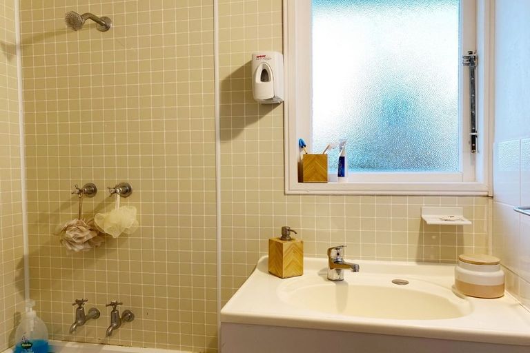 Photo of property in 43 Blease Street, New Lynn, Auckland, 0600