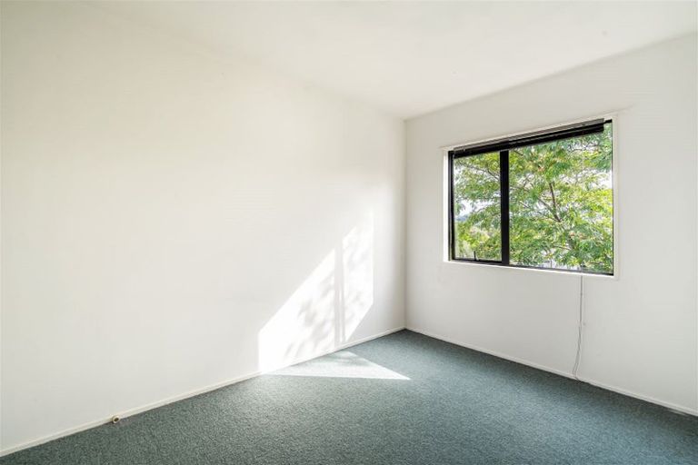 Photo of property in 11/44 Fields Parade, Oteha, Auckland, 0632