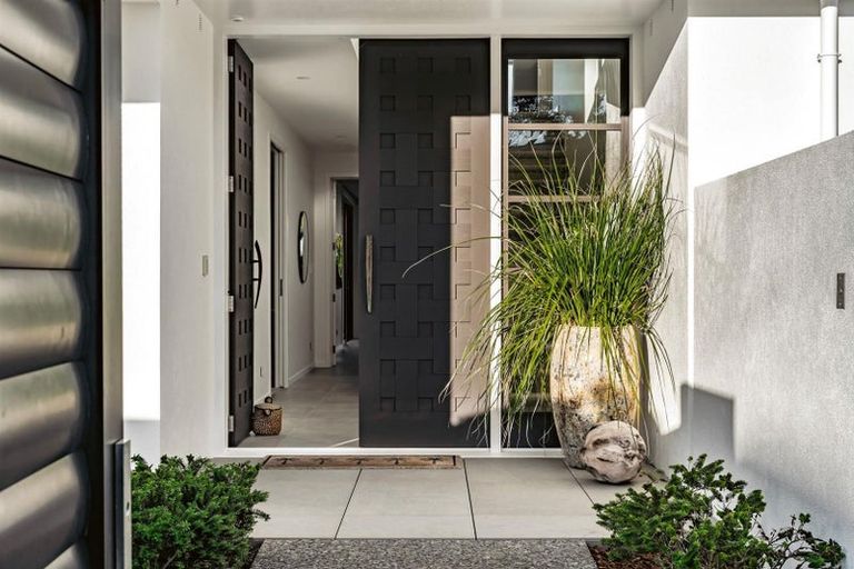 Photo of property in 23 Muritai Road, Milford, Auckland, 0620