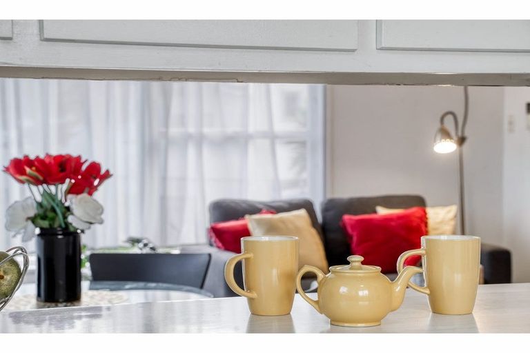 Photo of property in 2/28 Windy Ridge Road, Glenfield, Auckland, 0629