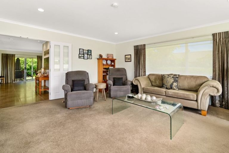 Photo of property in 35 Capricorn Place, Kawaha Point, Rotorua, 3010