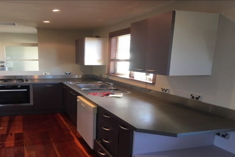 Photo of property in 4 Beverly Place, New Lynn, Auckland, 0600