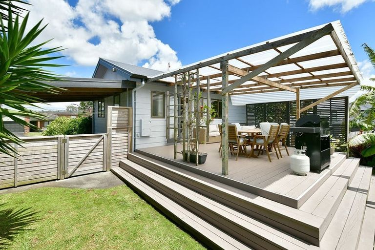 Photo of property in 33 Jelas Road, Red Beach, 0932