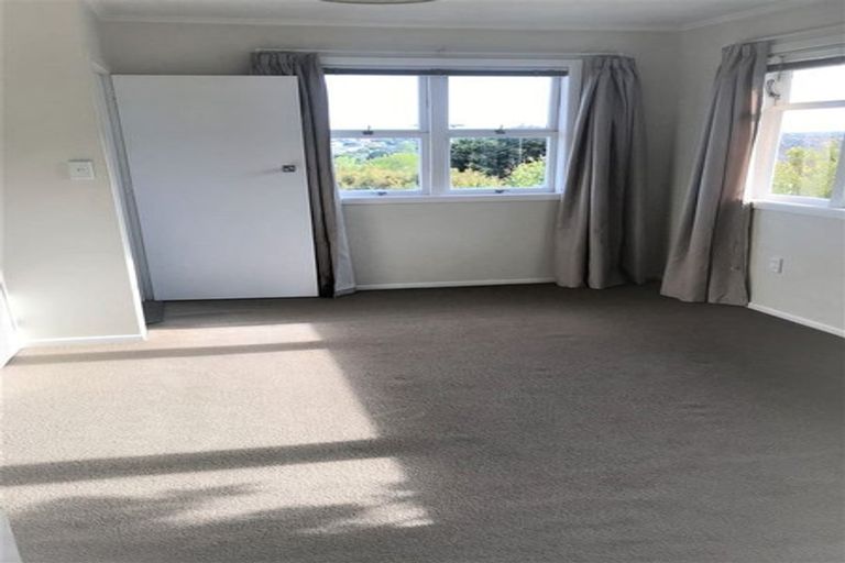 Photo of property in 76 Pupuke Road, Hillcrest, Auckland, 0627