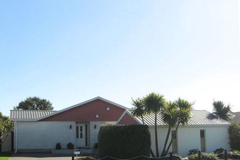 Photo of property in 5 Pyatt Place, Redwood, Christchurch, 8051