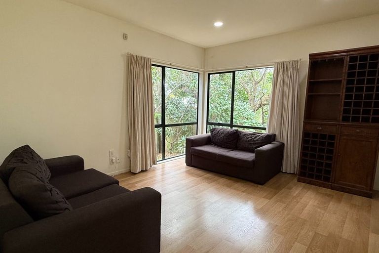 Photo of property in 2/119 Ocean View Road, Hillcrest, Auckland, 0627