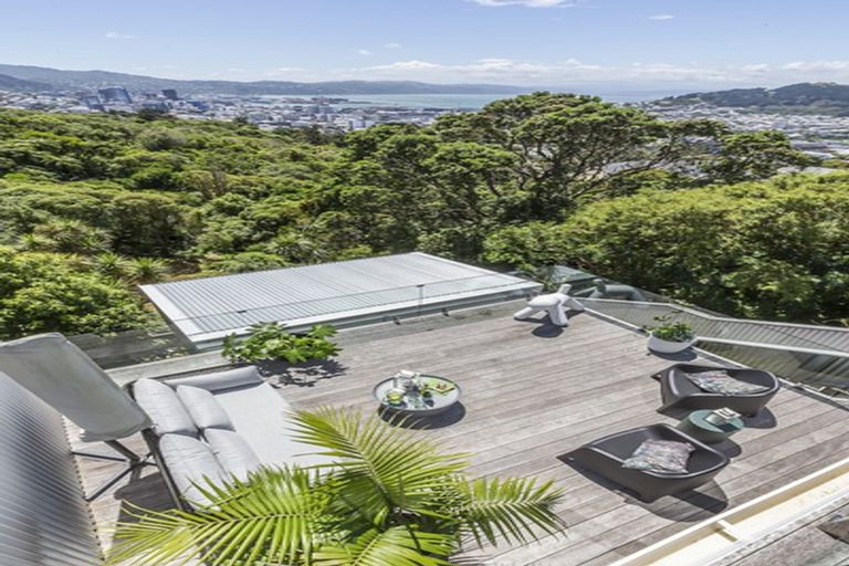 Photo of property in 10 Dorking Road, Brooklyn, Wellington, 6021