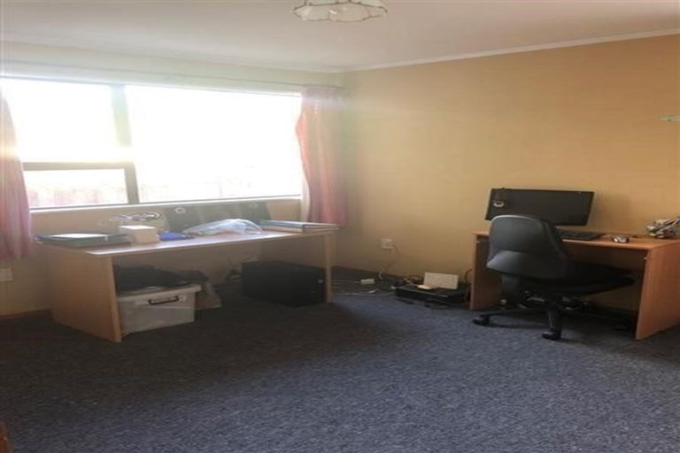 Photo of property in 2 Bogle Grove, Stokes Valley, Lower Hutt, 5019