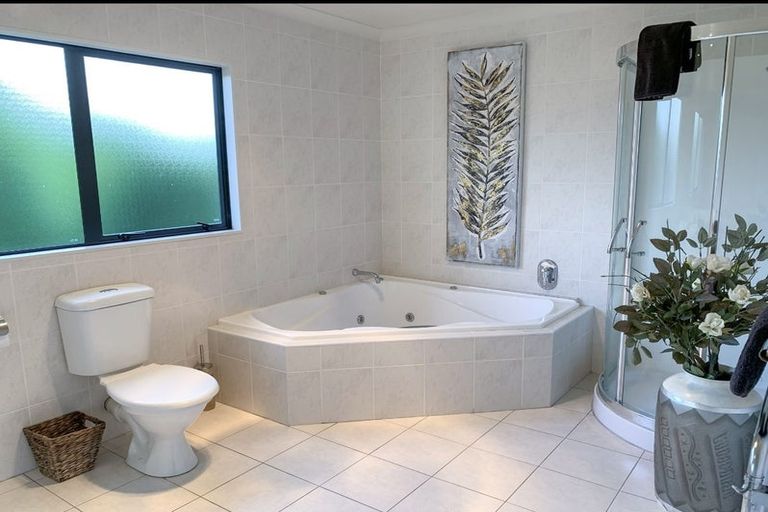 Photo of property in 106 Meadowland Drive, Somerville, Auckland, 2014