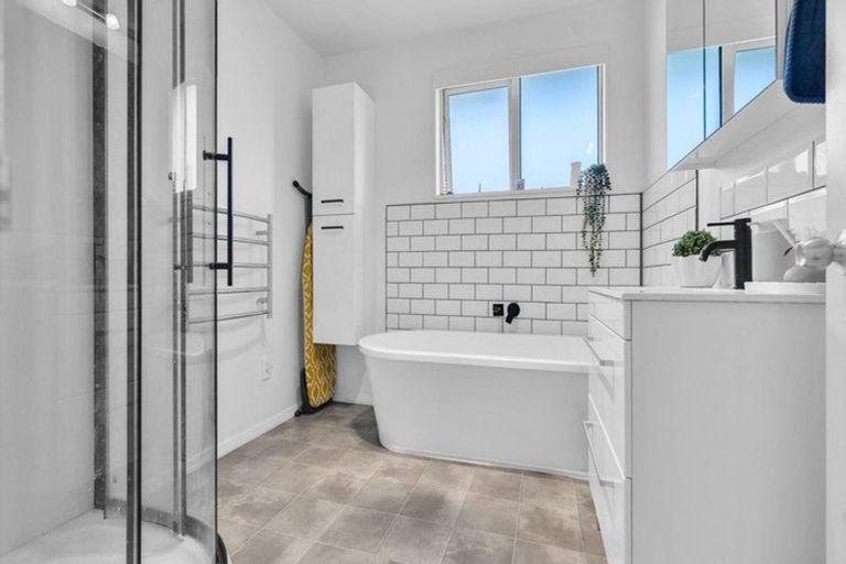 Photo of property in 13 Davidson Crescent, Hornby, Christchurch, 8042