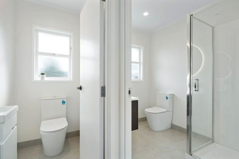 Photo of property in 112b Roberts Road, Te Atatu South, Auckland, 0610