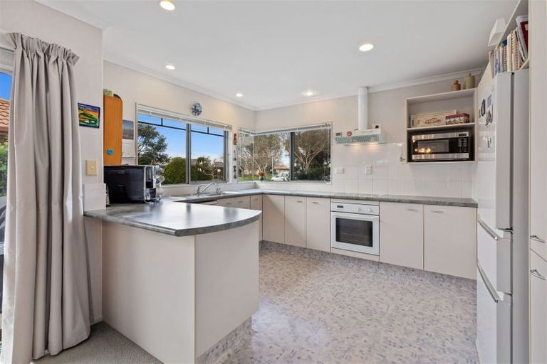 Photo of property in 27 Lavender Place, Papamoa Beach, Papamoa, 3118