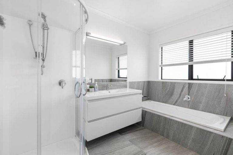 Photo of property in 221 Lakes Boulevard, Pyes Pa, Tauranga, 3112