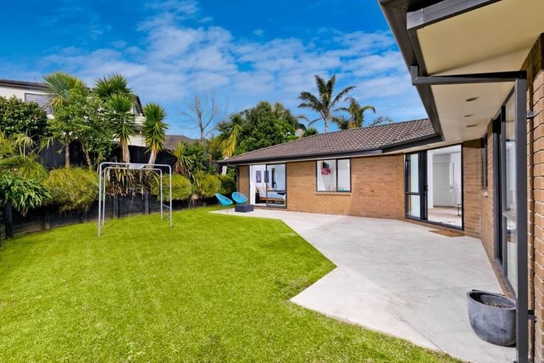 Photo of property in 33 Admirals Court Drive, Greenhithe, Auckland, 0632