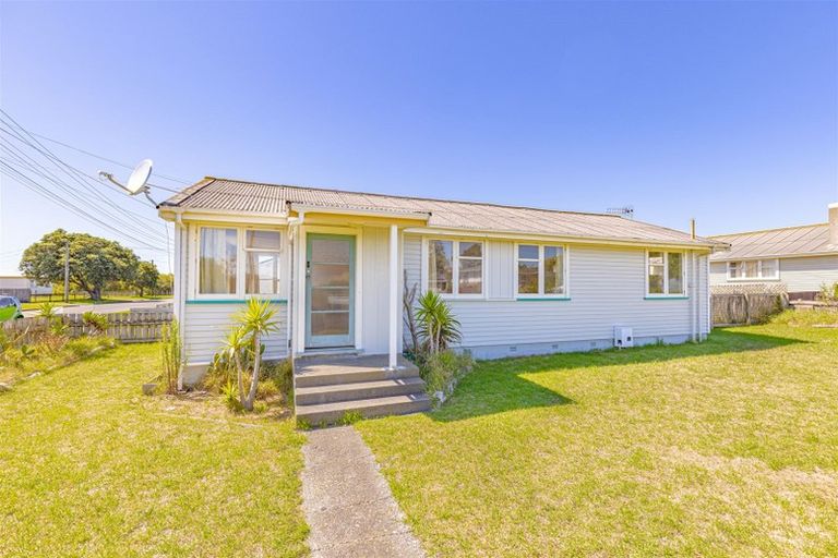 Photo of property in 24 Titoki Street, Castlecliff, Whanganui, 4501