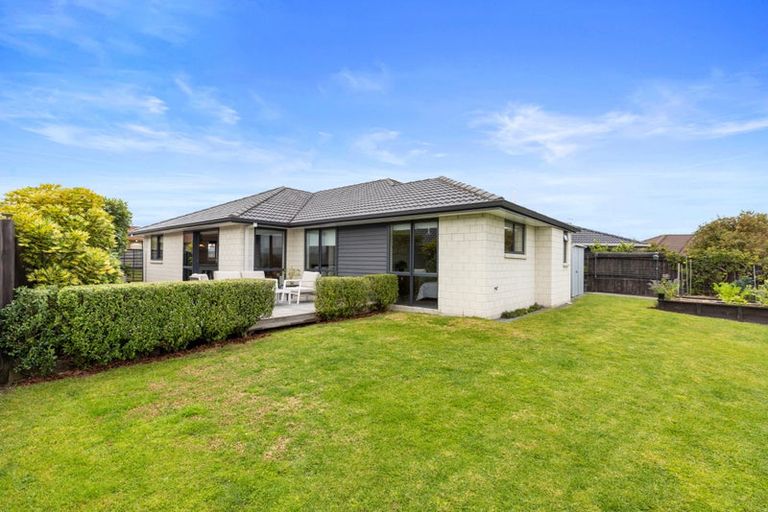 Photo of property in 17 Waterside Drive, Pyes Pa, Tauranga, 3112