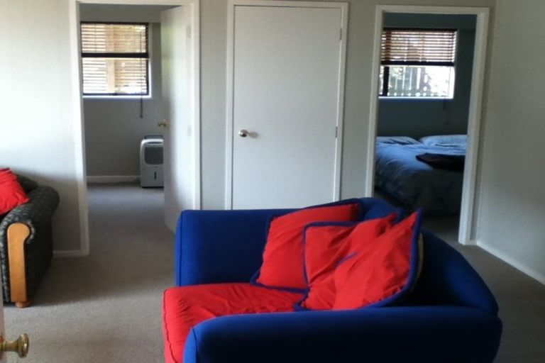 Photo of property in 11 Nimrod Place, Half Moon Bay, Auckland, 2012