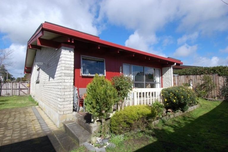 Photo of property in 8/35 Swanson Road, Henderson, Auckland, 0610