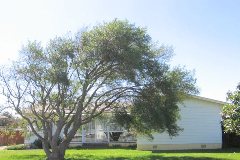 Photo of property in 8 Mark Perreau Place, Foxton, 4814