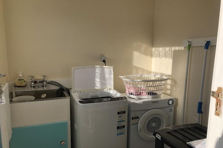 Photo of property in 20 Gibson Place, Patea, 4520