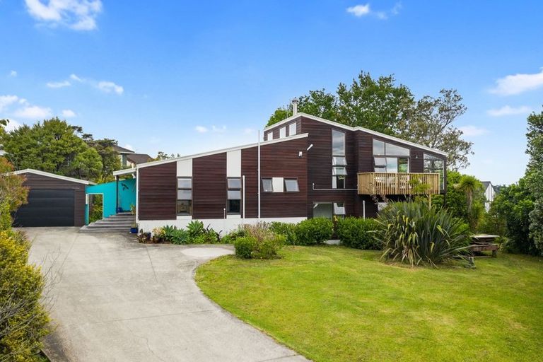 Photo of property in 17 Chatham Avenue, Paremoremo, Auckland, 0632