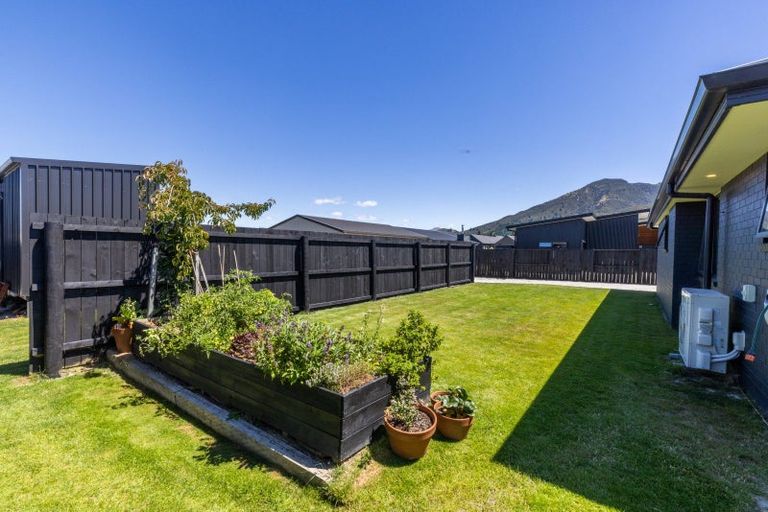 Photo of property in 14 Teal Place, Lake Hawea, Wanaka, 9382