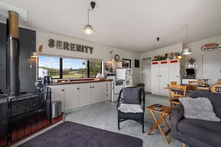 Photo of property in 5 Lakeside Road, Hinahina, Owaka, 9586