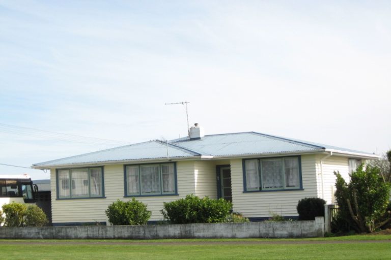 Photo of property in 24 High Street West, Waitara, 4320