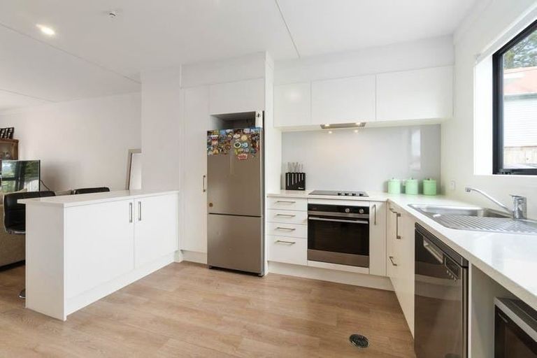 Photo of property in 6/2 Brandon Road, Glen Eden, Auckland, 0602