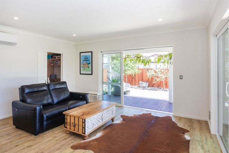 Photo of property in 141 Centaurus Road, Saint Martins, Christchurch, 8022