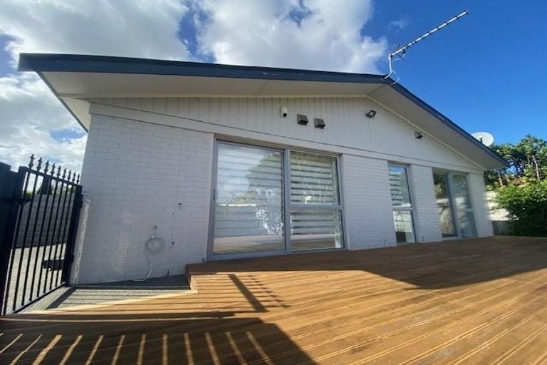 Photo of property in 12 Fielding Crescent, Farm Cove, Auckland, 2012