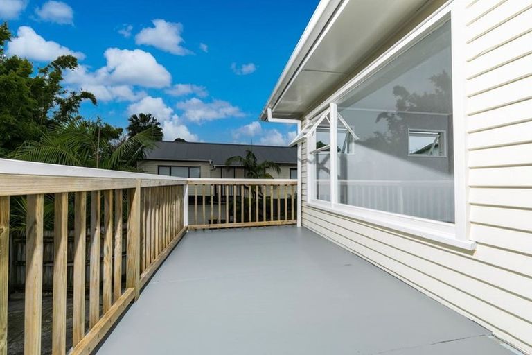 Photo of property in 1/28 Fairclough Road, Beach Haven, Auckland, 0626