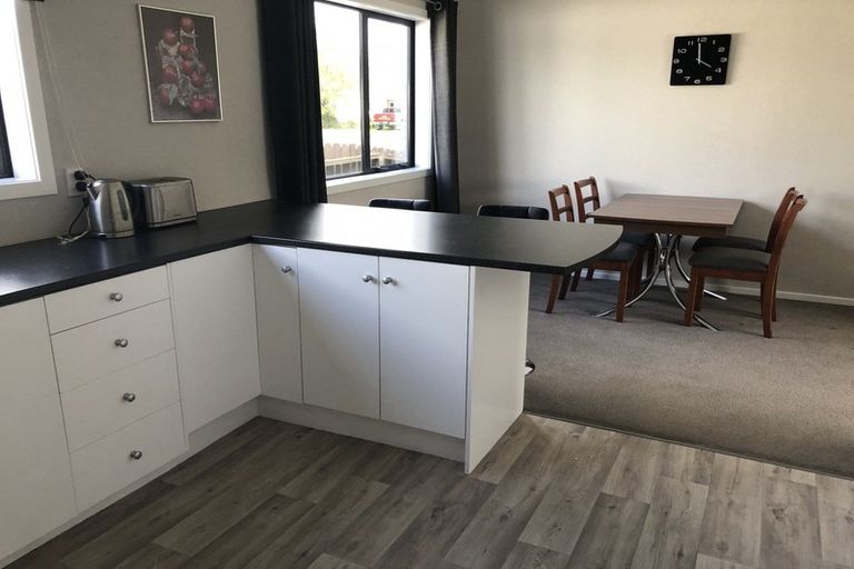 Photo of property in 61a Park Street, Winton, 9720