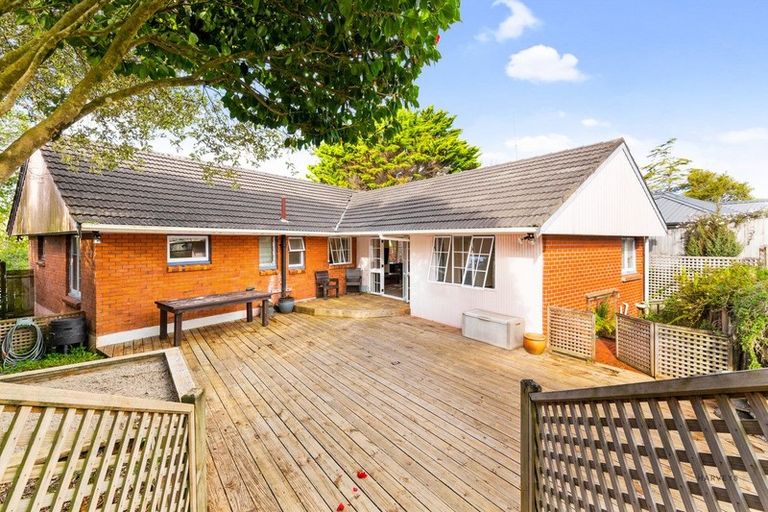 Photo of property in 3 Rerewai Place, Kelston, Auckland, 0602