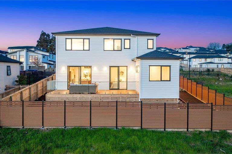 Photo of property in 10 Monte Cristal Avenue, Swanson, Auckland, 0614