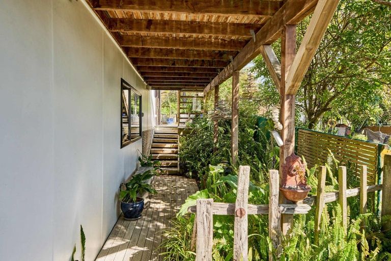 Photo of property in 20 Grays Road, Plimmerton, Porirua, 5026