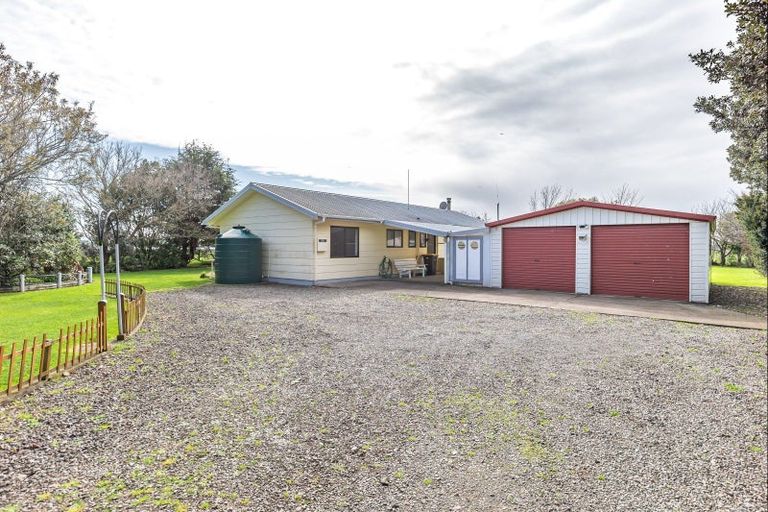 Photo of property in 218 Hokio Beach Road, Levin, 5571