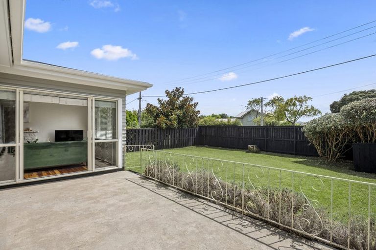 Photo of property in 1/50 Muir Avenue, Mangere Bridge, Auckland, 2022
