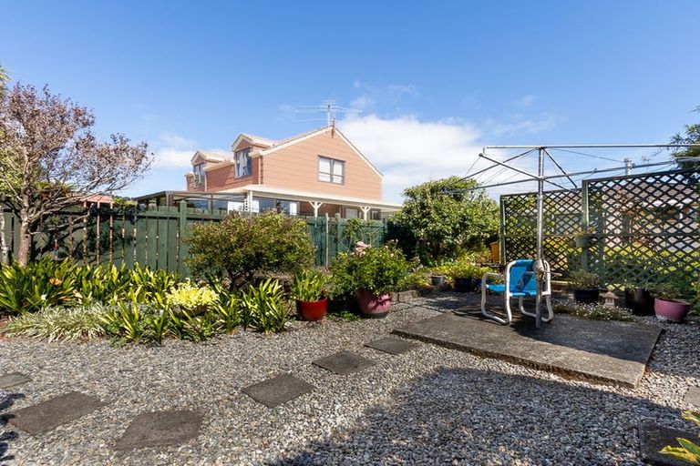 Photo of property in 52 Andrew Street, Waikanae, 5036