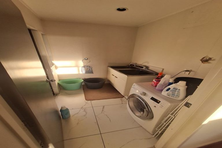 Photo of property in 2/293 Glenfield Road, Glenfield, Auckland, 0629