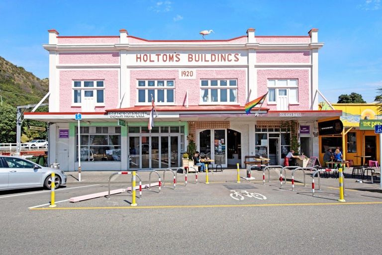 Photo of property in 2/33 Beach Road, Paekakariki, 5034