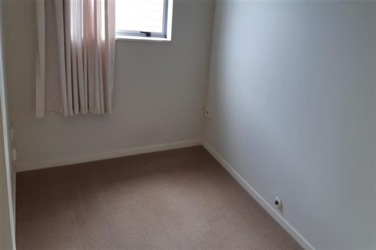 Photo of property in 10/22 Northcross Drive, Oteha, Auckland, 0632