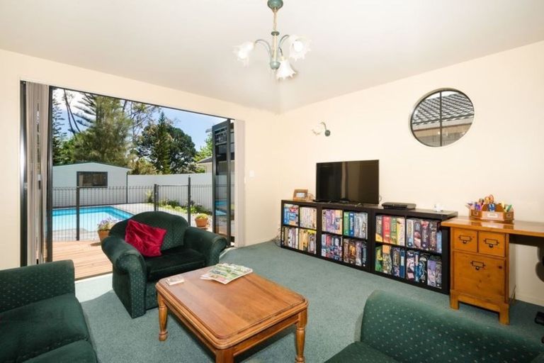 Photo of property in 7 Holgate Avenue, Herald Island, Auckland, 0618