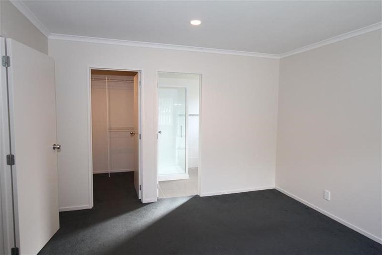 Photo of property in 12 Thornlea Grove, Waiuku, 2123