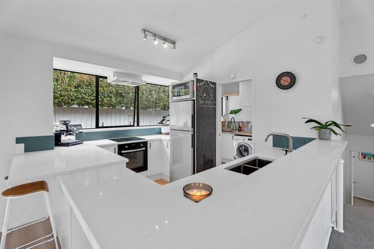 Photo of property in 1/9a Kitewao Street, Northcote, Auckland, 0627